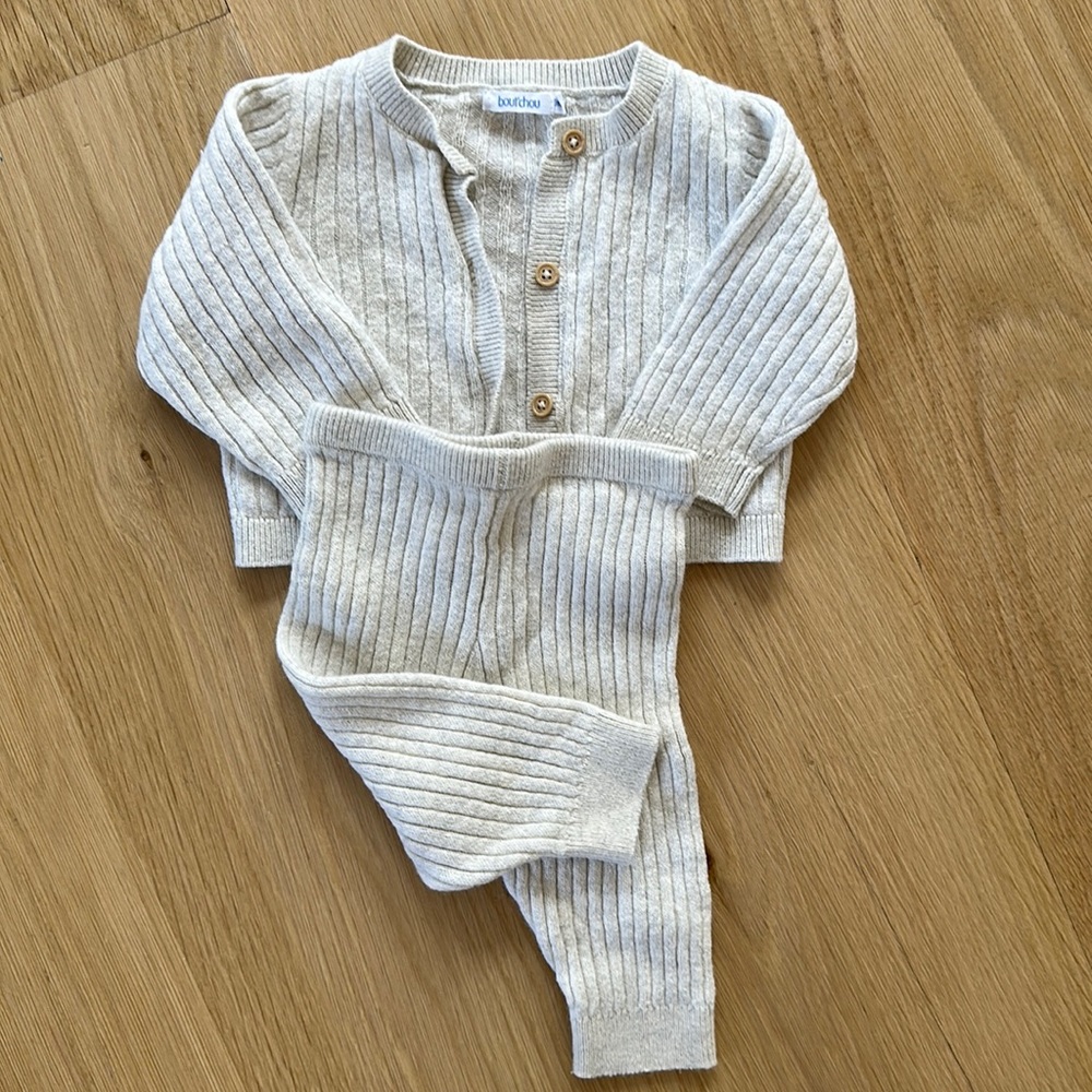 Adorable oatmeal two piece set in soft ribbed knit. 3mths